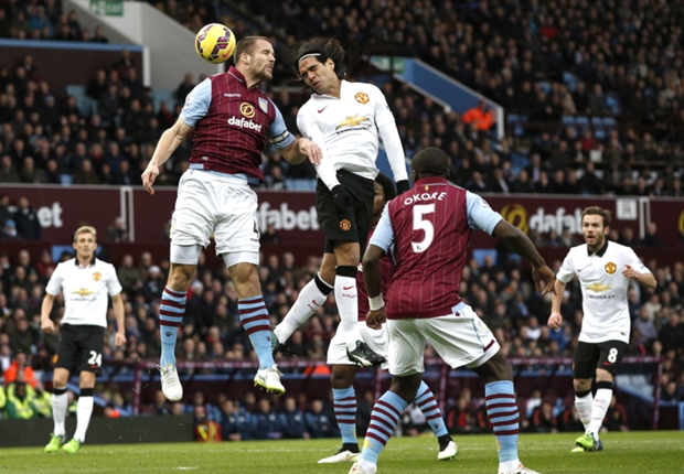 Falcao selamatkan United.