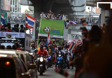 Puluhan Ribu Fans Sambut Thailand
