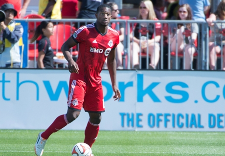West Ham signs Doneil Henry