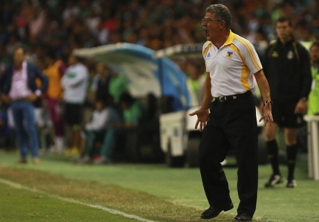 Tuca critica apoyo de FiFA a Alan Pulido