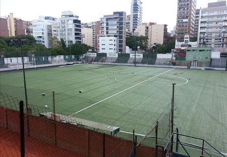 Excursio, con cancha de sintético
