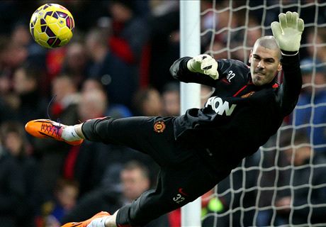 Valdes lets in soft goal in Man Utd debut