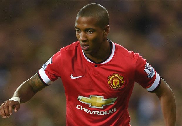 Young set to sign new three-year Manchester United deal