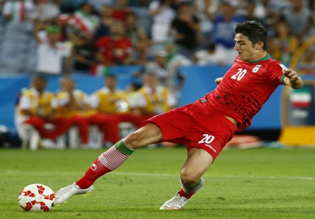 VIDEO: Azmoun scores spinning strike