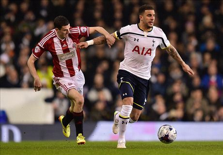 Walker Bidik Trofi Piala Liga
