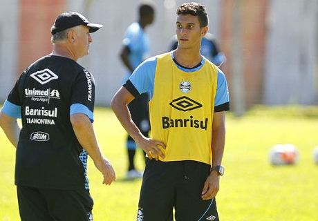 Grêmio compra o volante Araújo