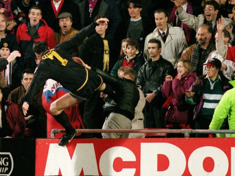 Lee Sharpe reveals what Sir Alex said to Cantona after 'kung fu kick' scandal