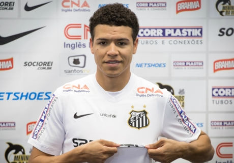 Santos apresenta novo reforço