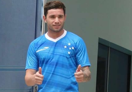 Mena é apresentado pelo Cruzeiro