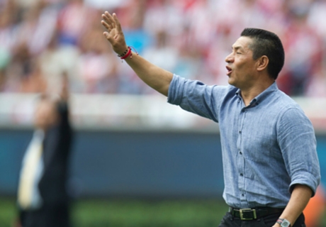 Ambriz seguirá en Querétaro
