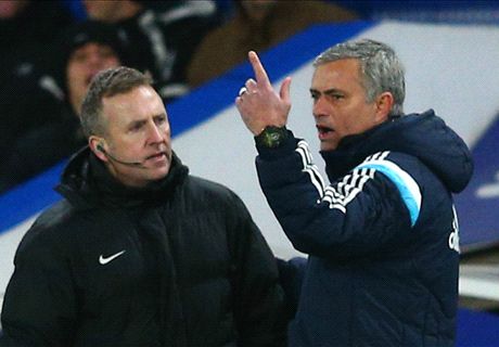 Mou reverts to boring type to tame City