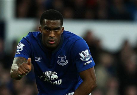 West Ham in talks to sign Distin