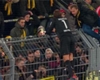 Los jugadores del Dortmund piden perdón a sus hinchas tras otra derrota