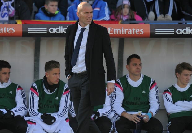 Real Madrid f****d up with Zidane - Cruyff