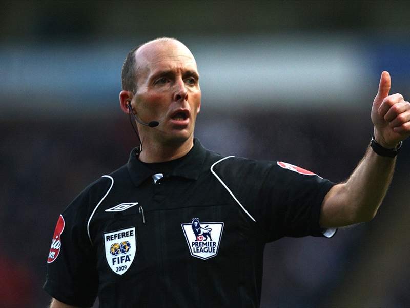 Referee Mike Dean to be demoted after performance in Chelsea win over