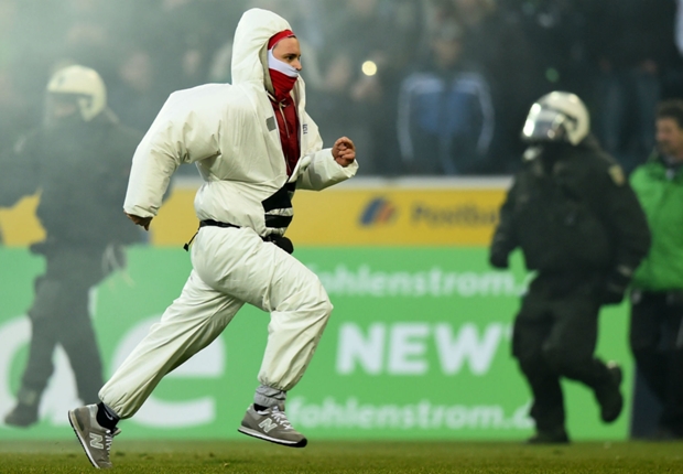 Koln hit with fine and stadium closure