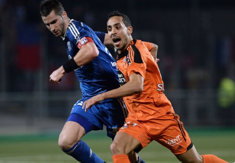Lyon fail to punish PSG collapse