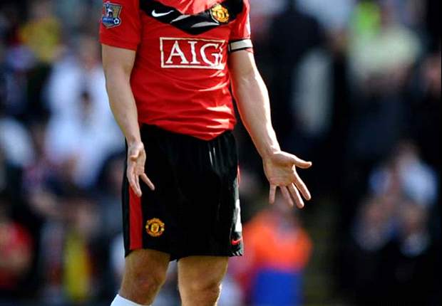 Manchester United stalwart Gary Neville retires from football with immediate effect