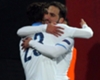 Gabbiadini abbraccia Higuain dopo uno dei 4 goal del Napoli
