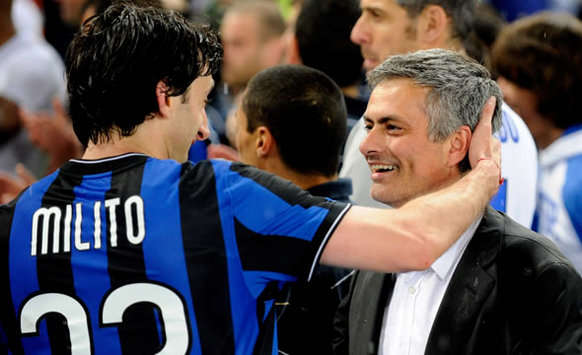Diego Milito y José Mourinho celebran con el Inter de Milán (Getty Images)